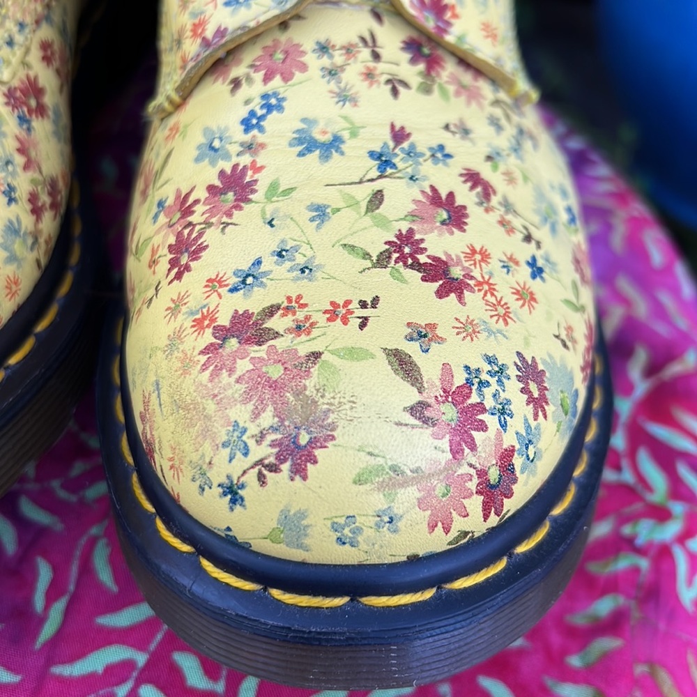 ☀️ 🌺 Dr. Martens 1460 Sunshine Yellow Daisy Floral Boots 🌺☀️ - Picture 12 of 17